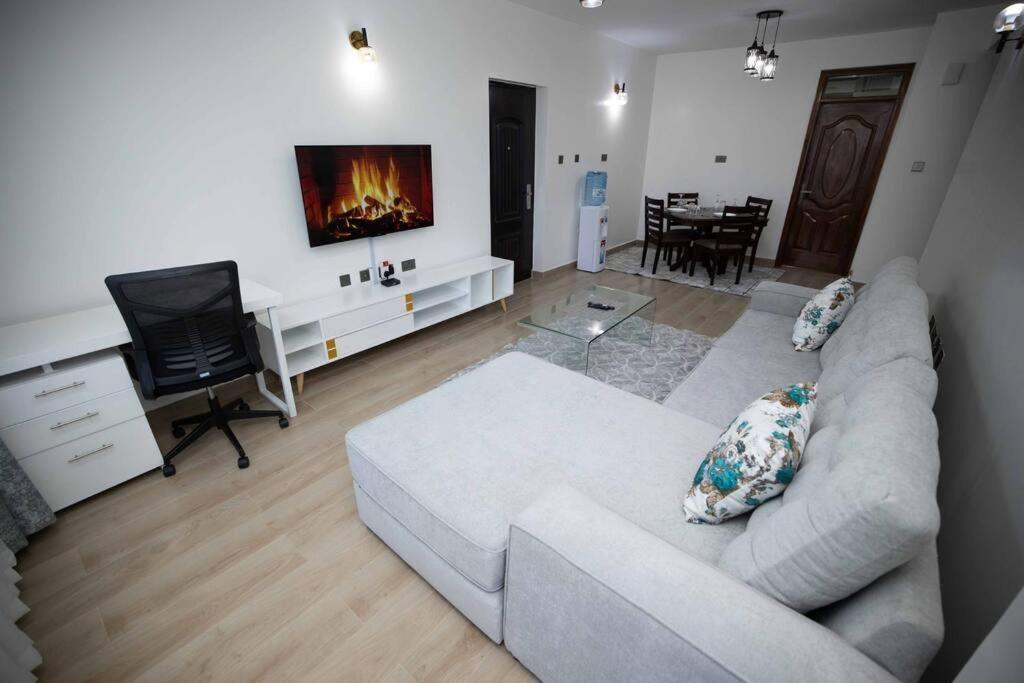 Urban Living 2br Westlands, King & Queen Size Beds *