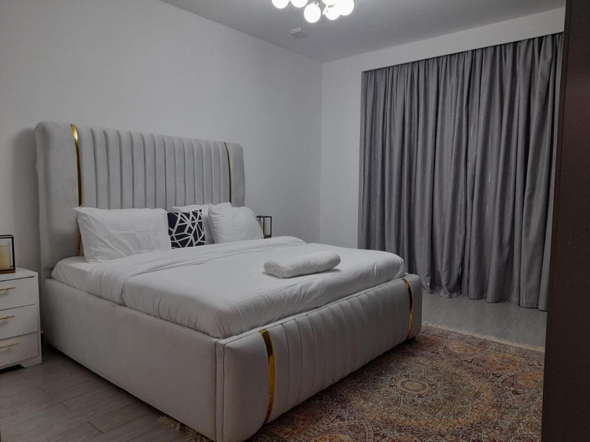 Stephanies 3 Bed Furnished *