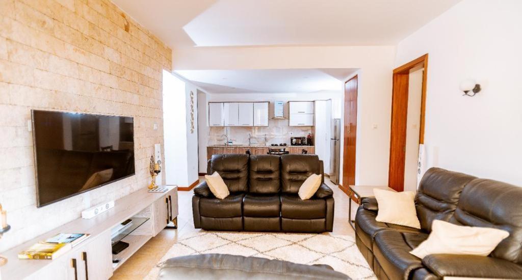 Apartment Happytravelswithmj