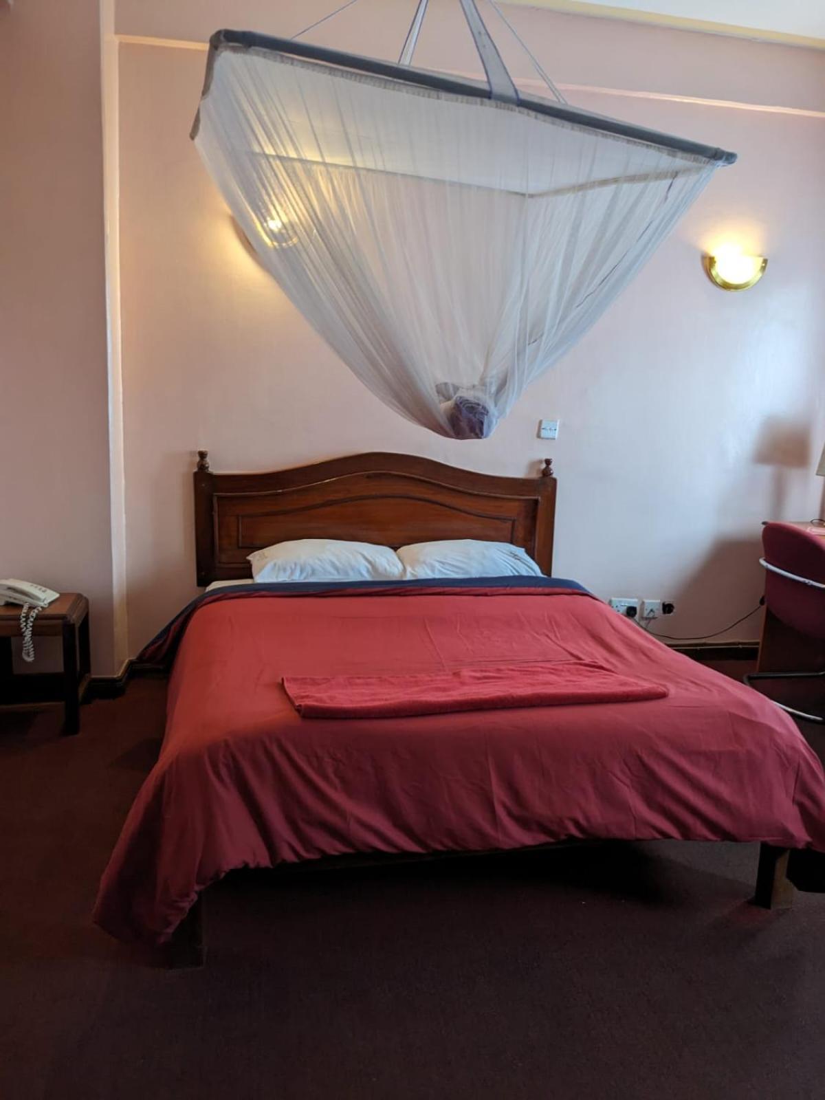 Metro Hotel 3*