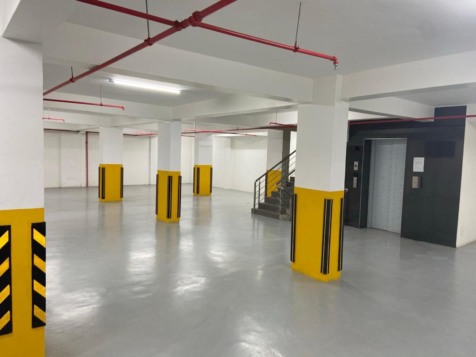 Neema Executive Near Junction Mall With Balcony
