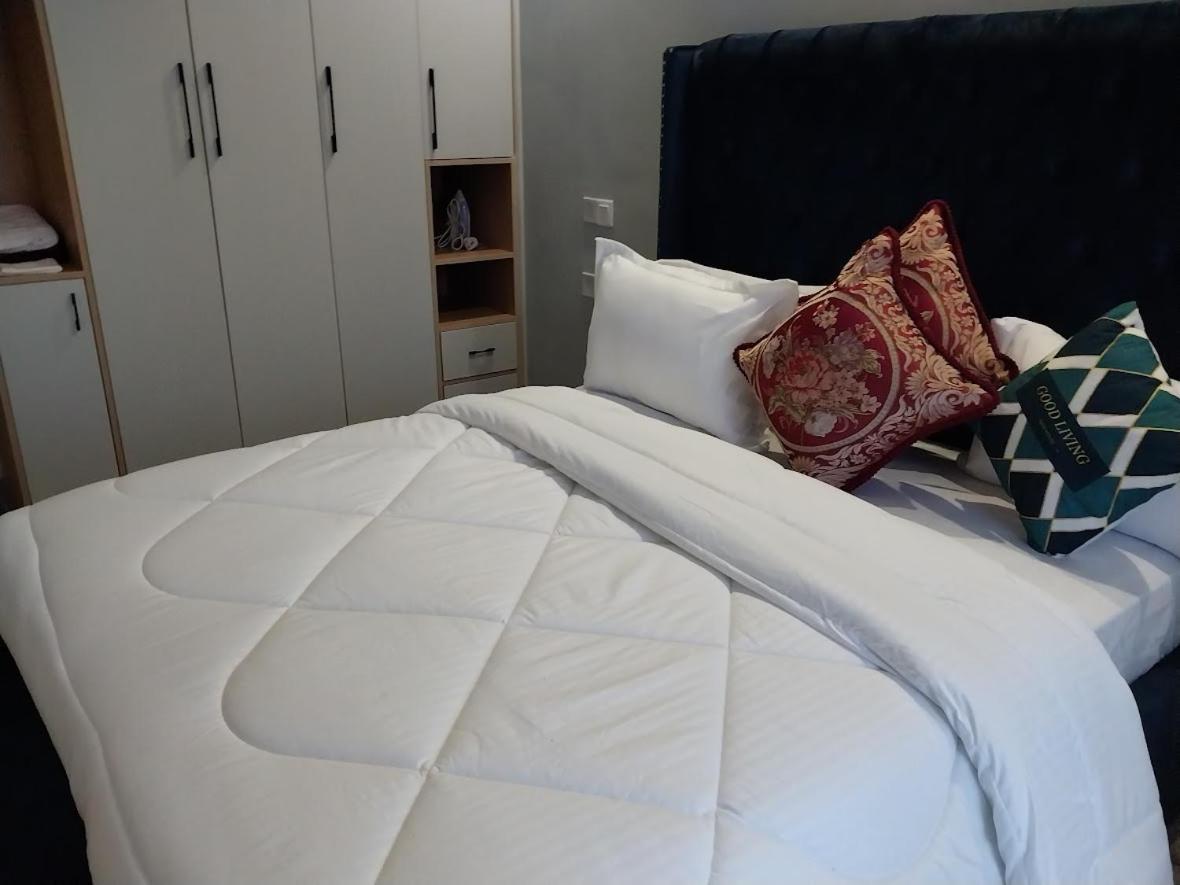 Apartment Luxury And Elegant 2 Bedroom With Views *
