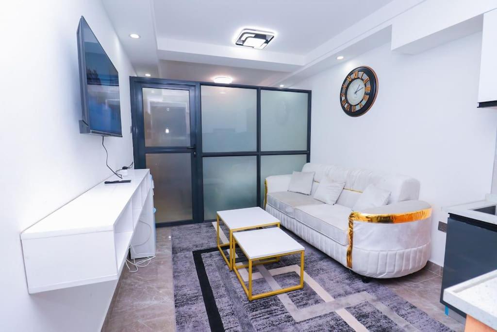 Spacious Executive Apartment *