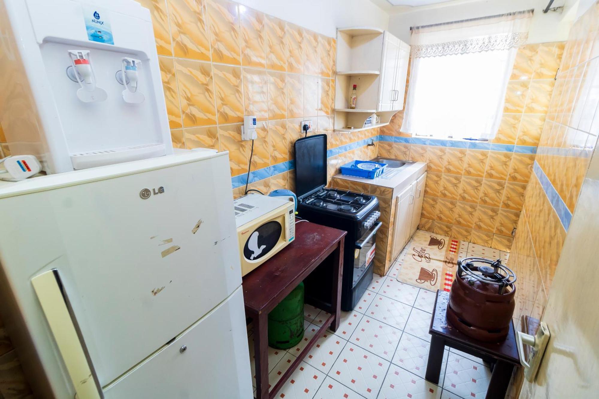 Barons Court Apartment *