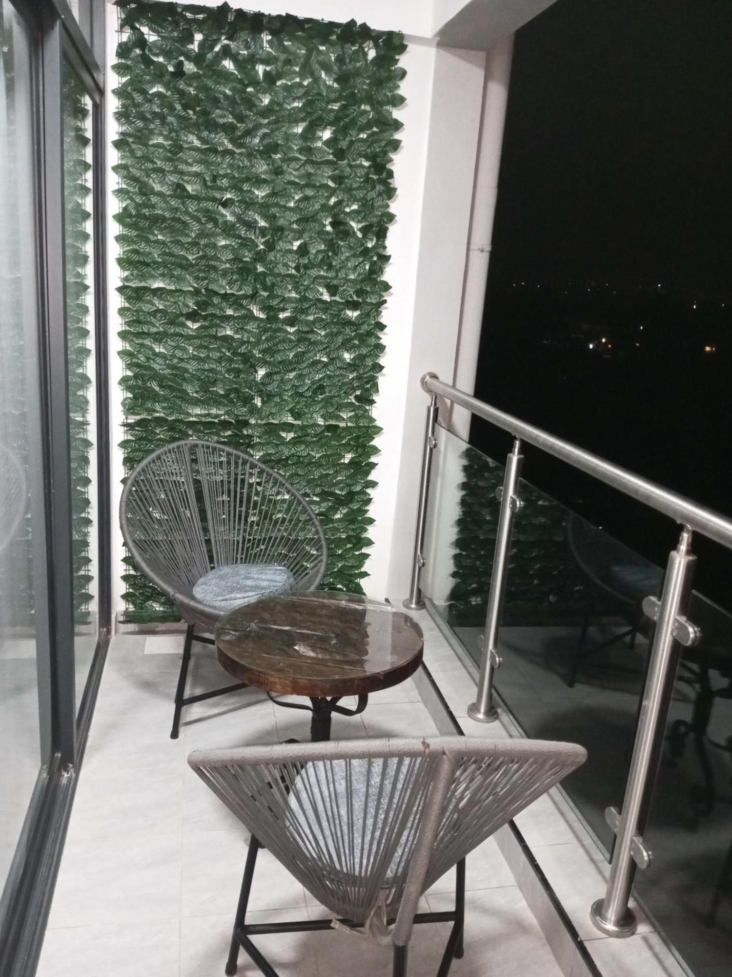 Tranquil 7th Floor Near Art Caffe Market