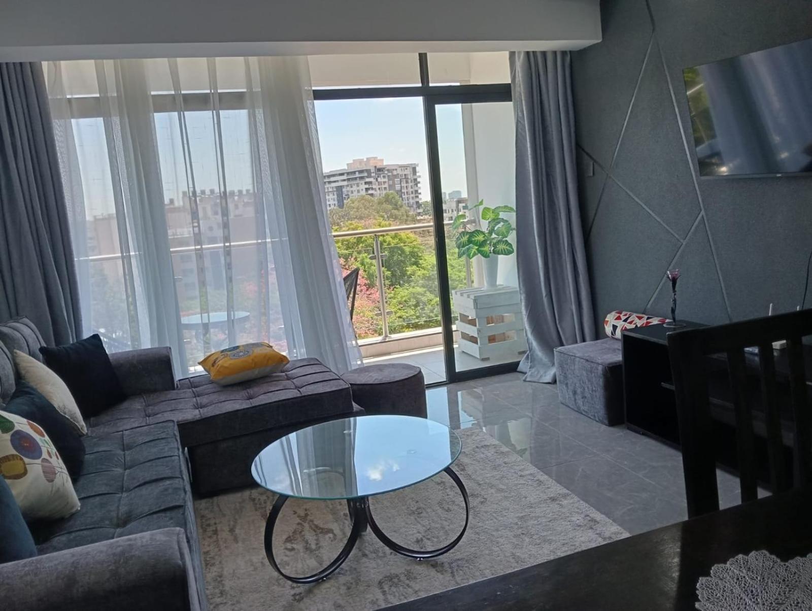 Apartment Tranquil 7th Floor Near Art Caffe Market
