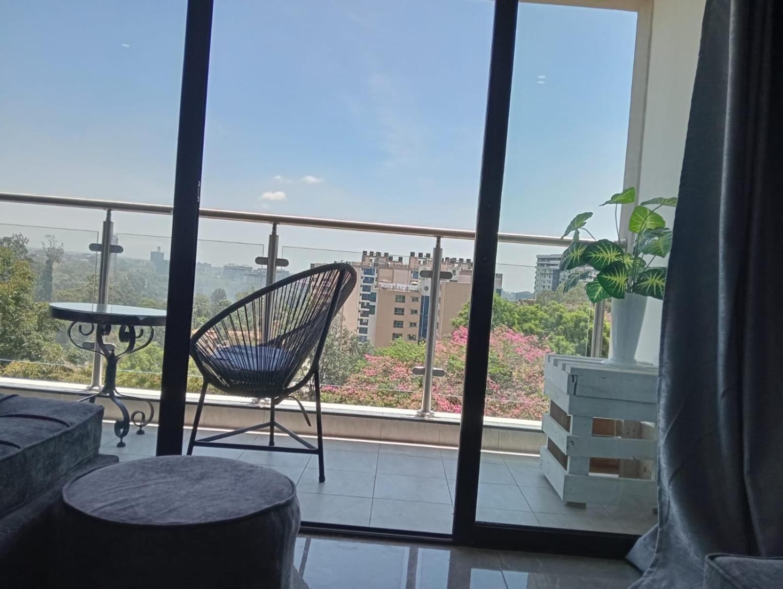 Tranquil 7th Floor Near Art Caffe Market