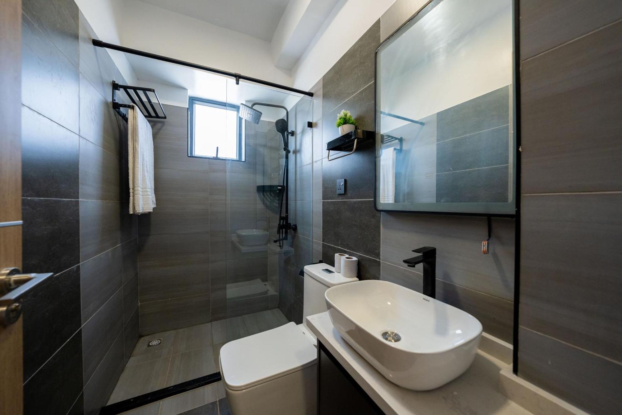 Valley Vista 3br Near Jkia/sgr W Gym & Pool Apartment *