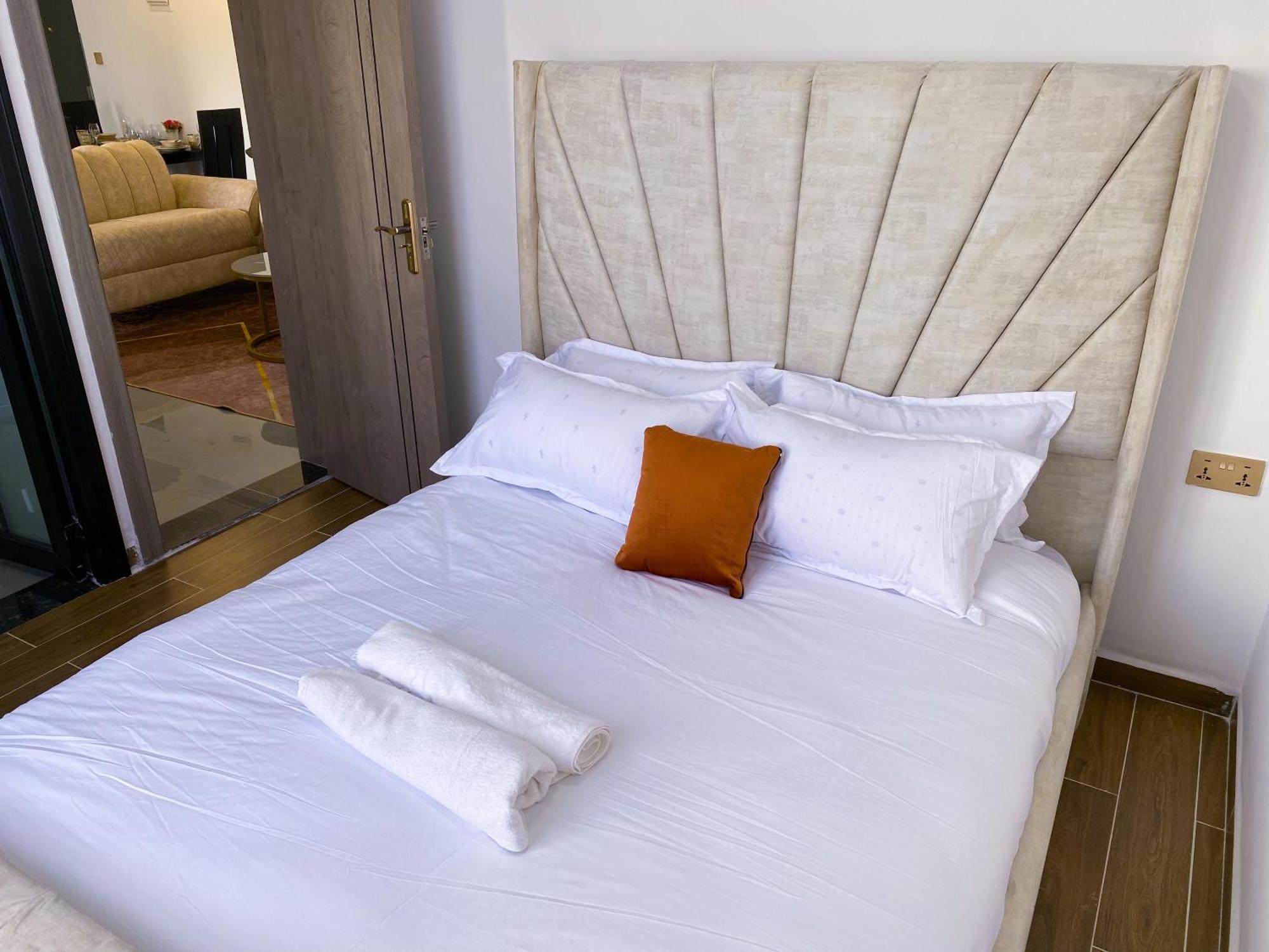 Luxe 2br With Breathtaking Views Of In Valley Heights Bed & Breakfast