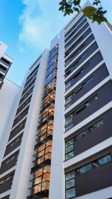 Astoria Lovely One Bedroom With Ac & Ups In Lavington *