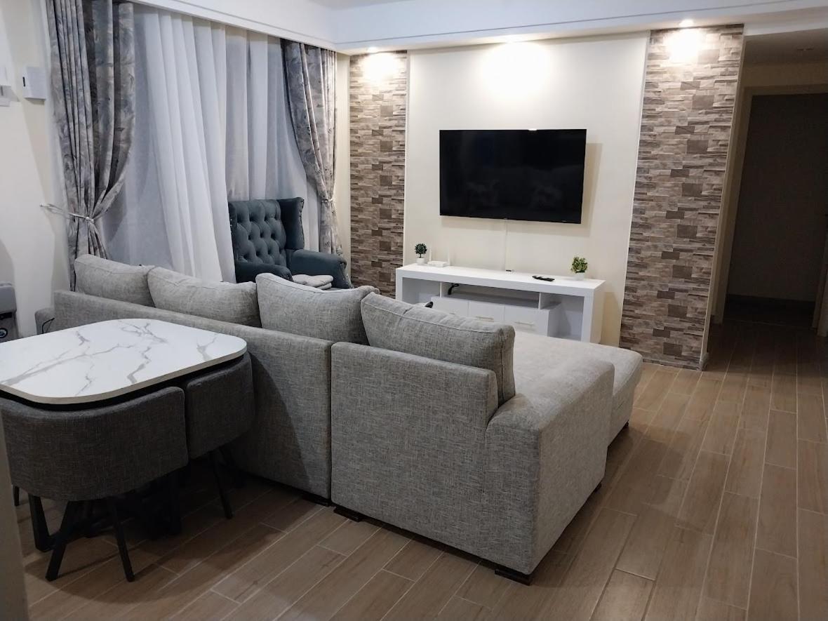 Luxury And Elegant 2 Bedroom With Views *