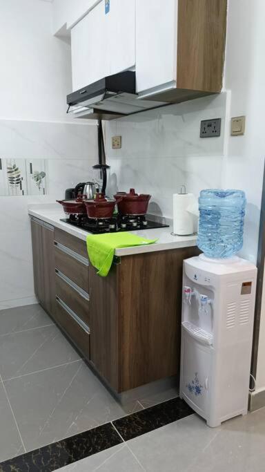 Sky-high Serenity: Your Modern 1br Retreat On The 10th Floor Apartment