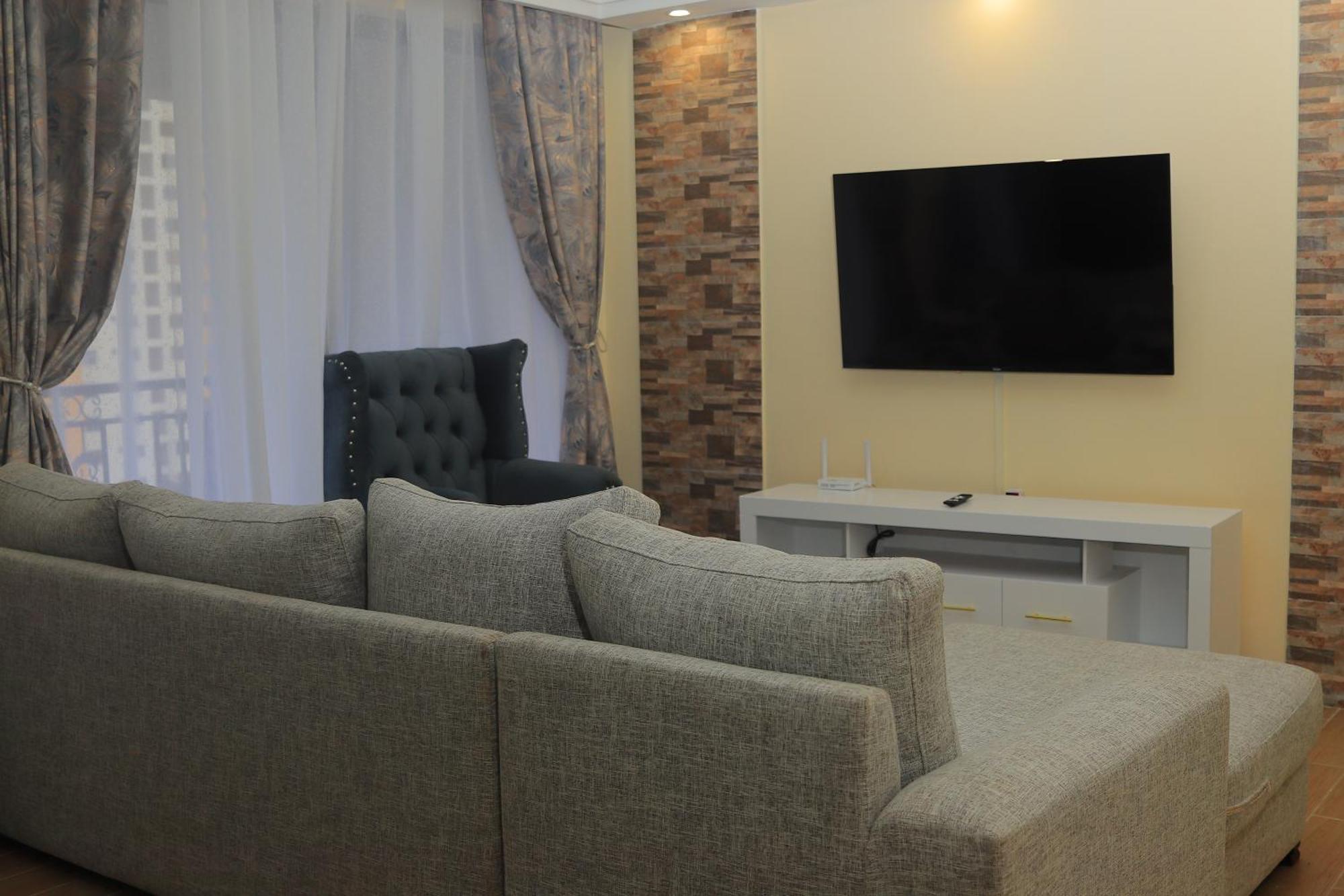 Luxury And Elegant 2 Bedroom With Views Apartment