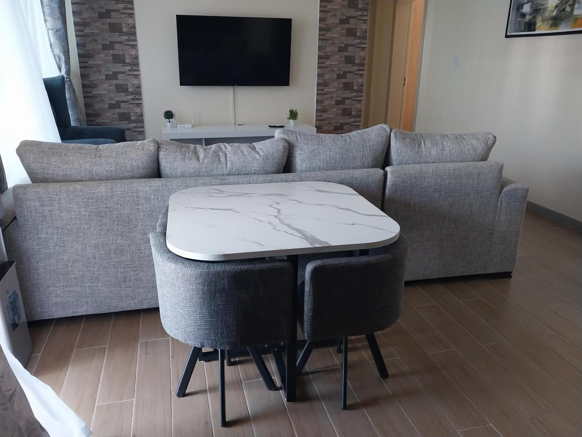 Luxury And Elegant 2 Bedroom With Views *