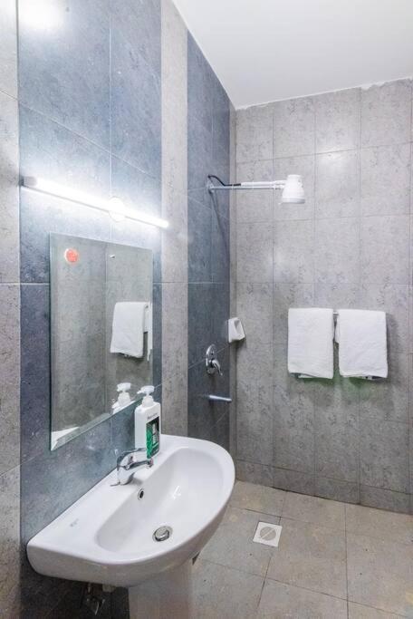 Apartment Serena 3br W Mall And Pool *