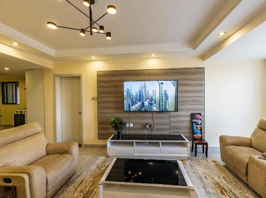 Luxurious And Comfy Homes Apartment *