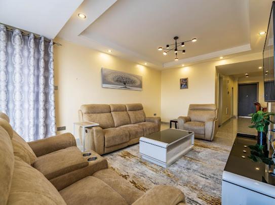 Luxurious And Comfy Homes Apartment