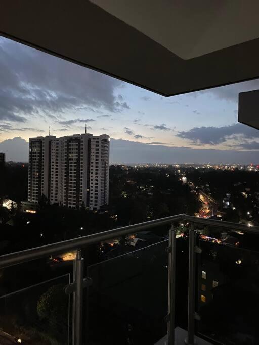Rare Find Cozy 1bed With Skyline Views Apartment *