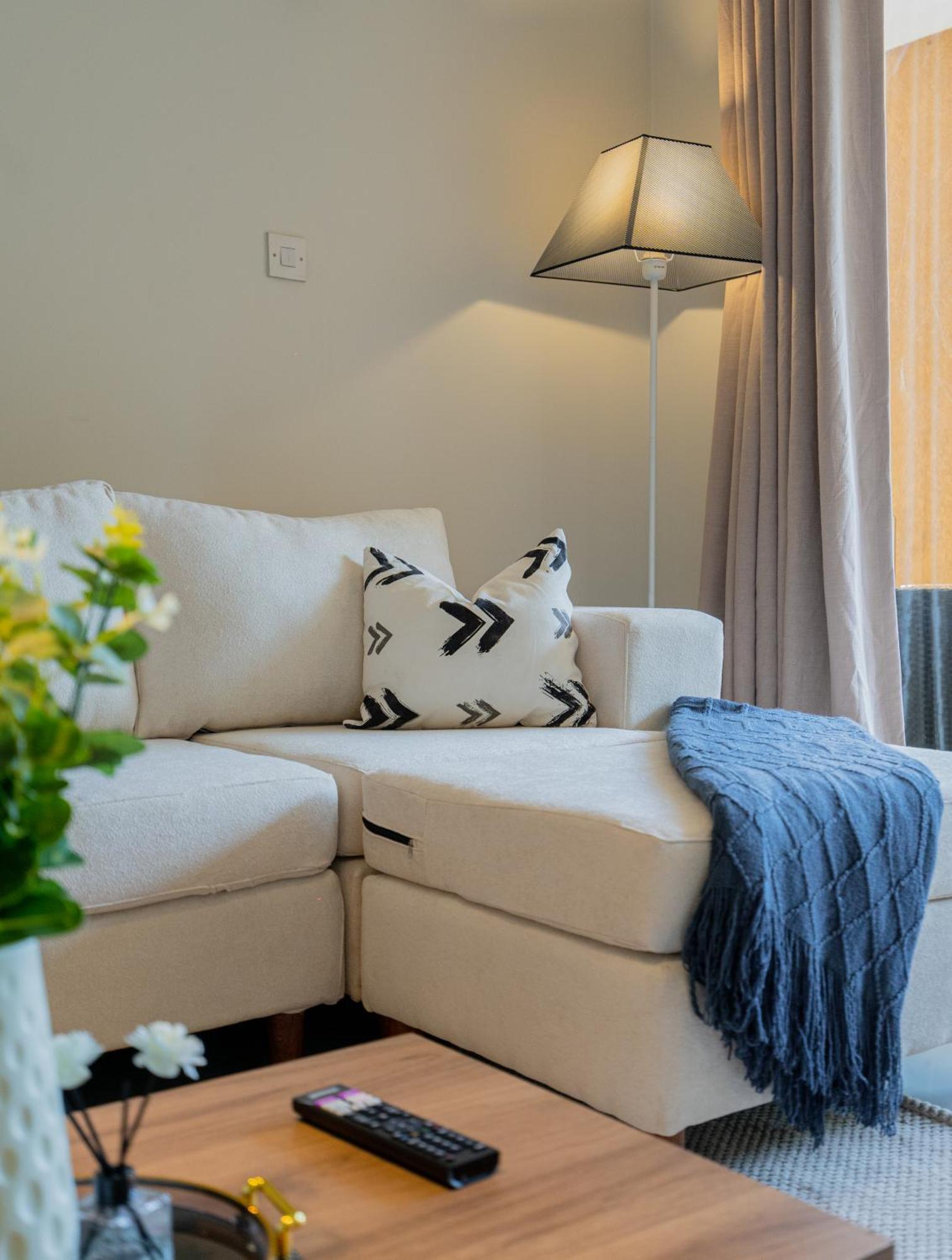 Exquisite 2 Bedroom, Lux Living At Riverside