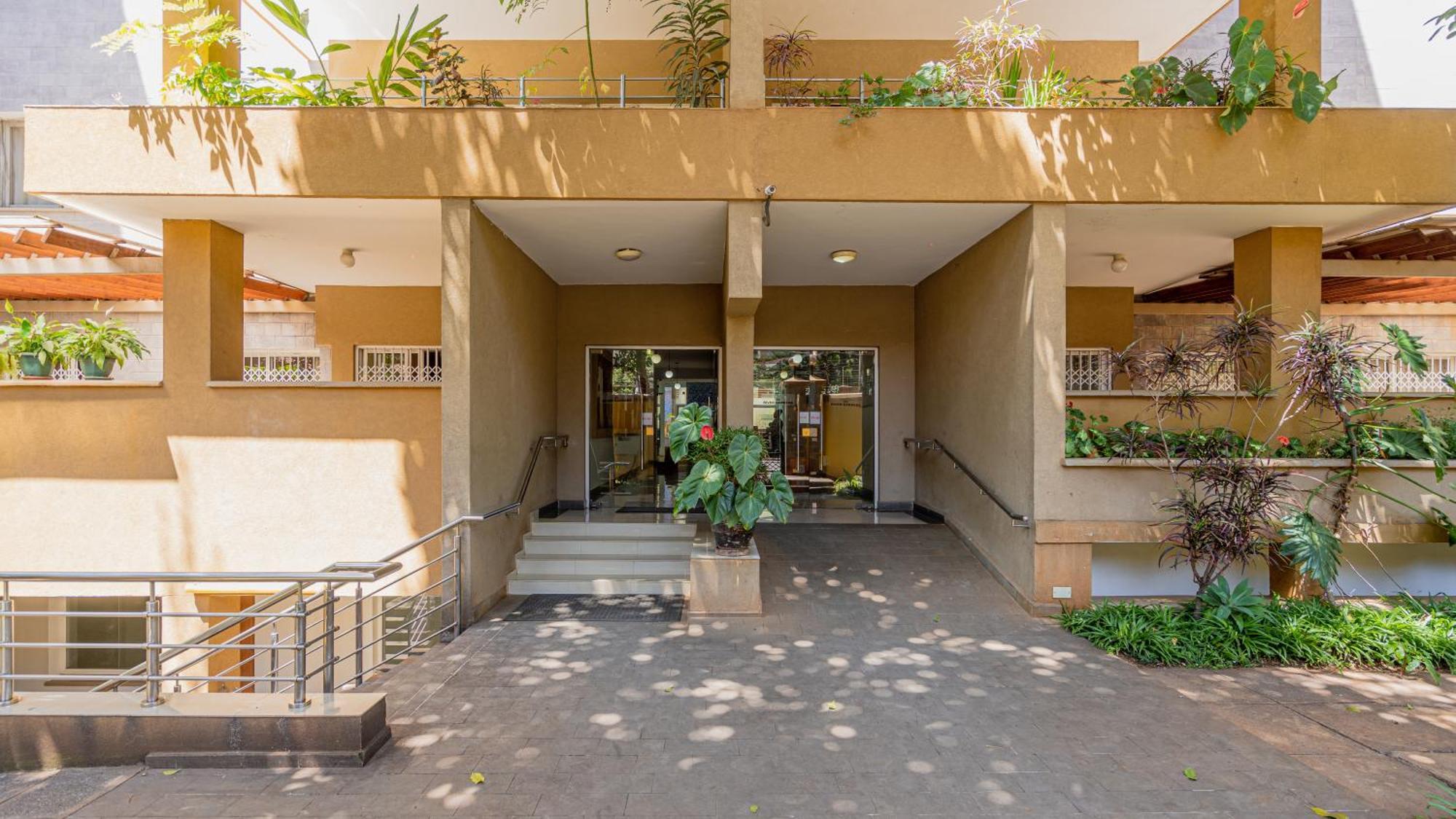 Apartment Exquisite 2 Bedroom, Lux Living At Riverside Nairobi