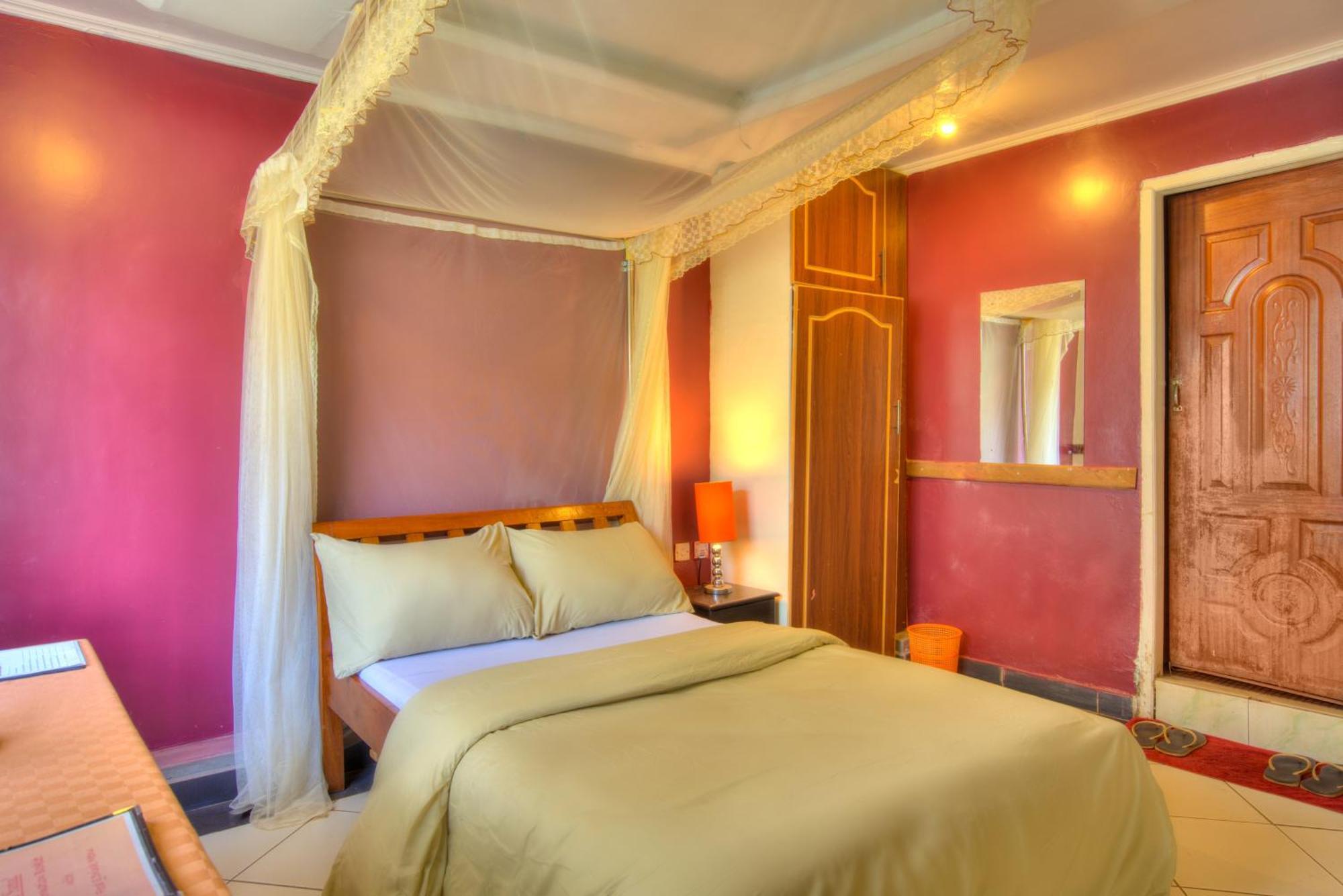 Red Buffalo House Hotel 3*