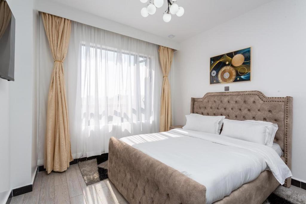 The Executive Three Bedroom With Amazing Views In Kilimani Apartment
