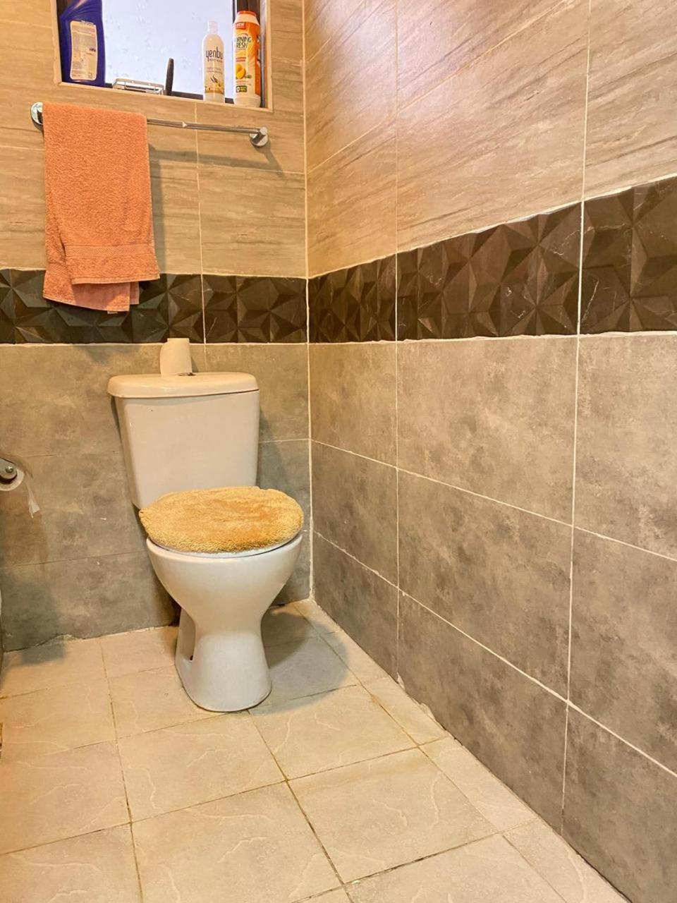 Apartment Fully Furnished 2 Bedroom With A Spacious Balcony Behind Gateway Mall 10 Minutes To Jkia,5min To Sgr With Ac,washing Machine And Lift *