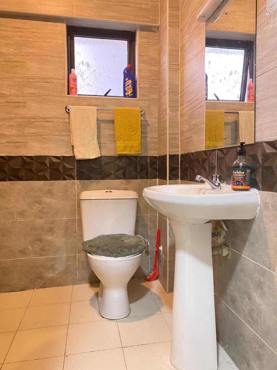 Fully Furnished 2 Bedroom With A Spacious Balcony Behind Gateway Mall 10 Minutes To Jkia,5min To Sgr With Ac,washing Machine And Lift Apartment *