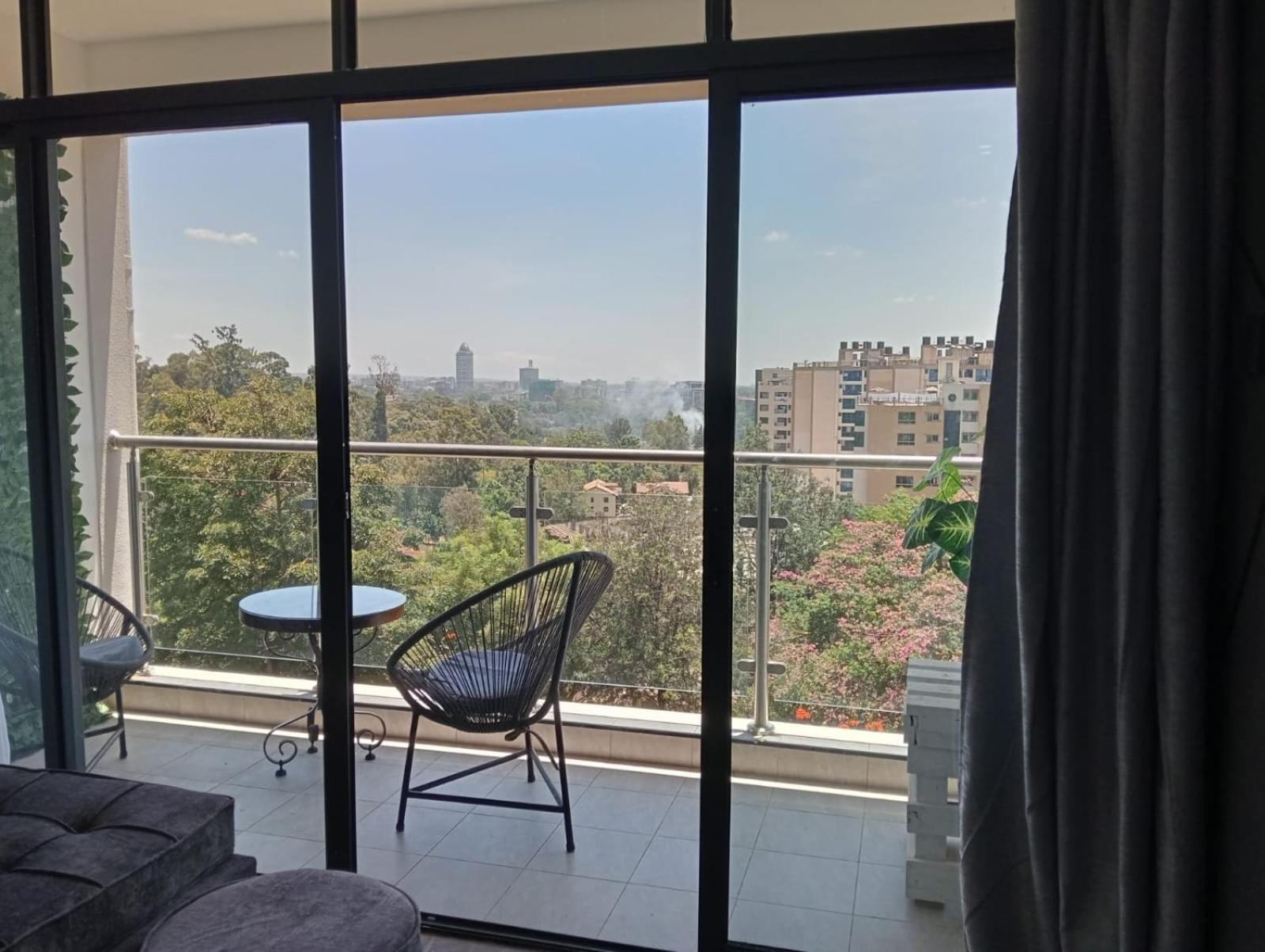 Tranquil 7th Floor Near Art Caffe Market Apartment *