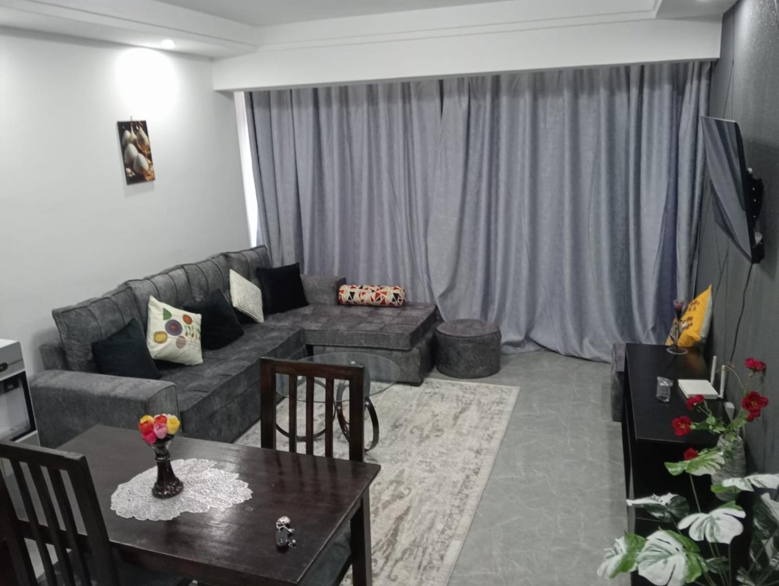 Tranquil 7th Floor Near Art Caffe Market Apartment Nairobi