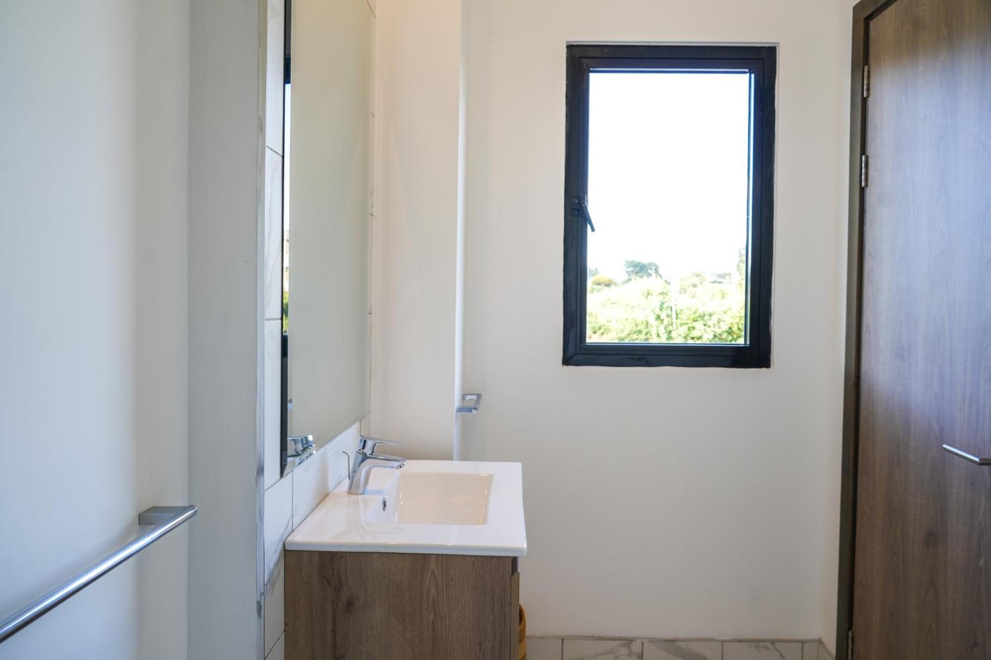 Riverbank One Bedrooms Apartment, Swimming Pool, Gym, Workspace, Db Space Living *
