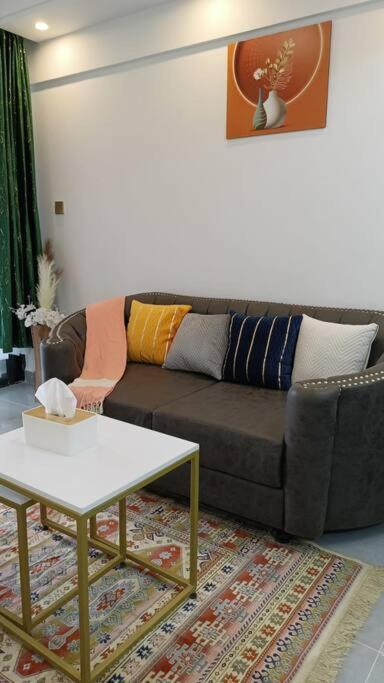 Sky-high Serenity: Your Modern 1br Retreat On The 10th Floor Apartment Nairobi