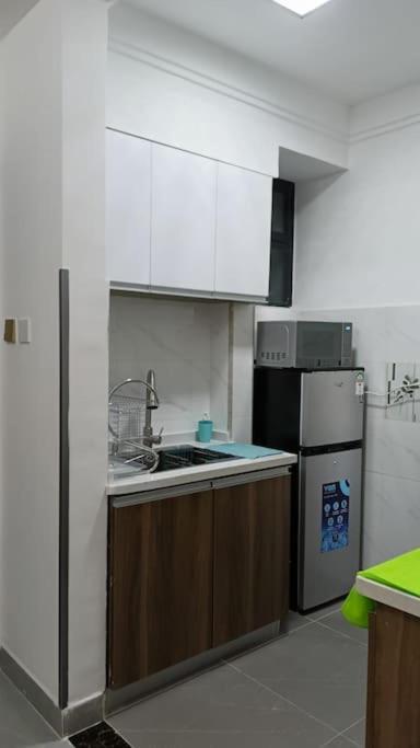 Apartment Sky-high Serenity: Your Modern 1br Retreat On The 10th Floor