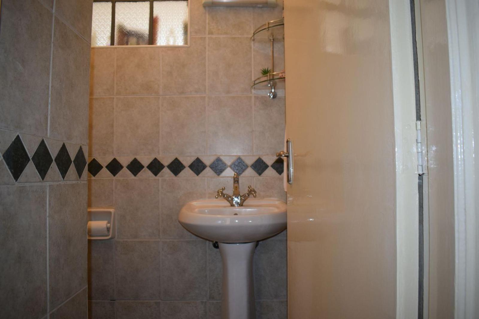 Hampton Court Kilimani *