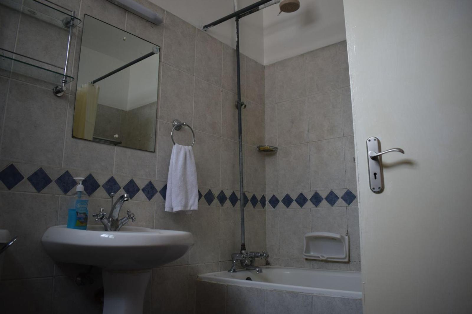 Hampton Court Kilimani * Nairobi