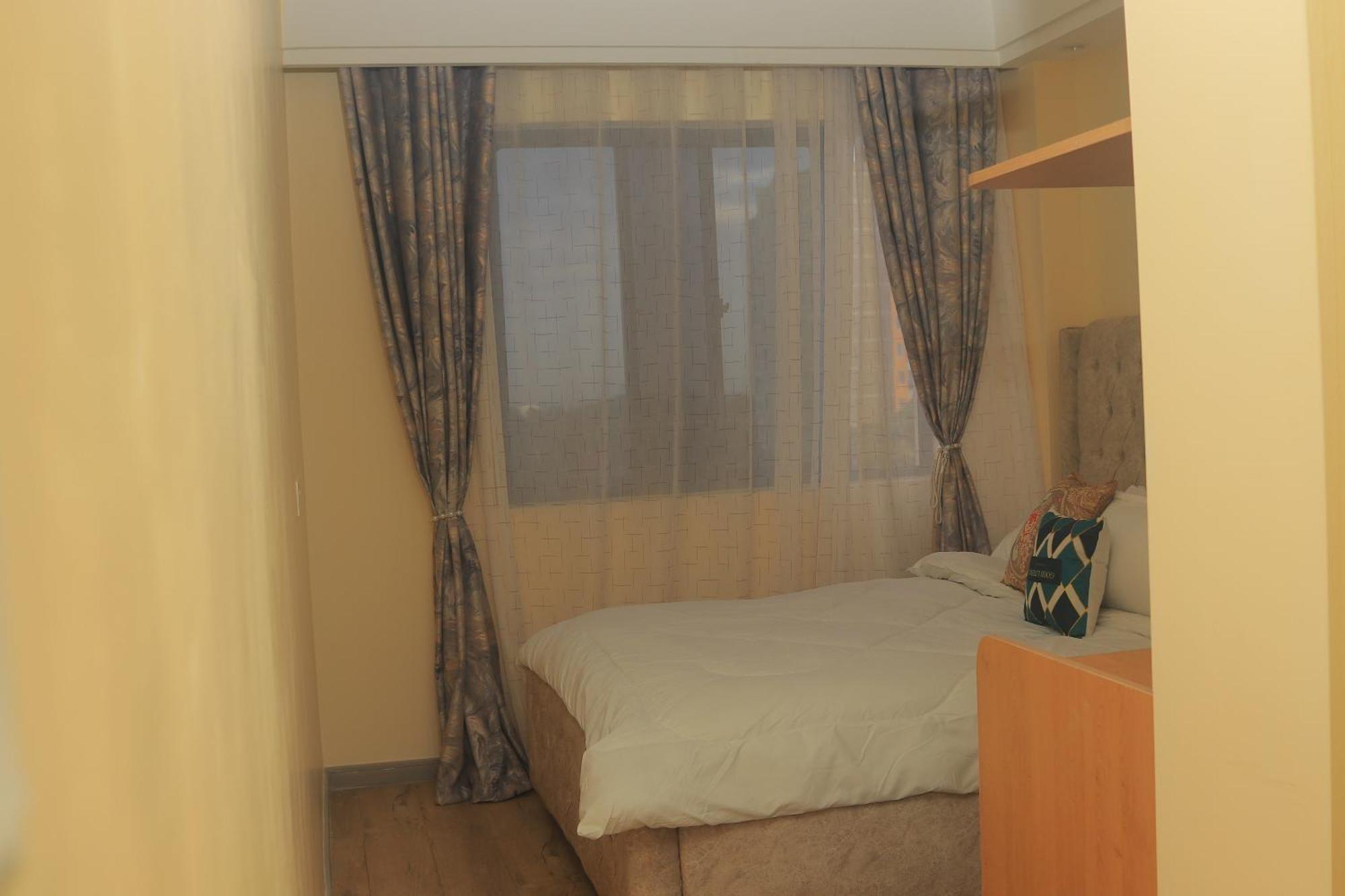 Luxury And Elegant 2 Bedroom With Views *