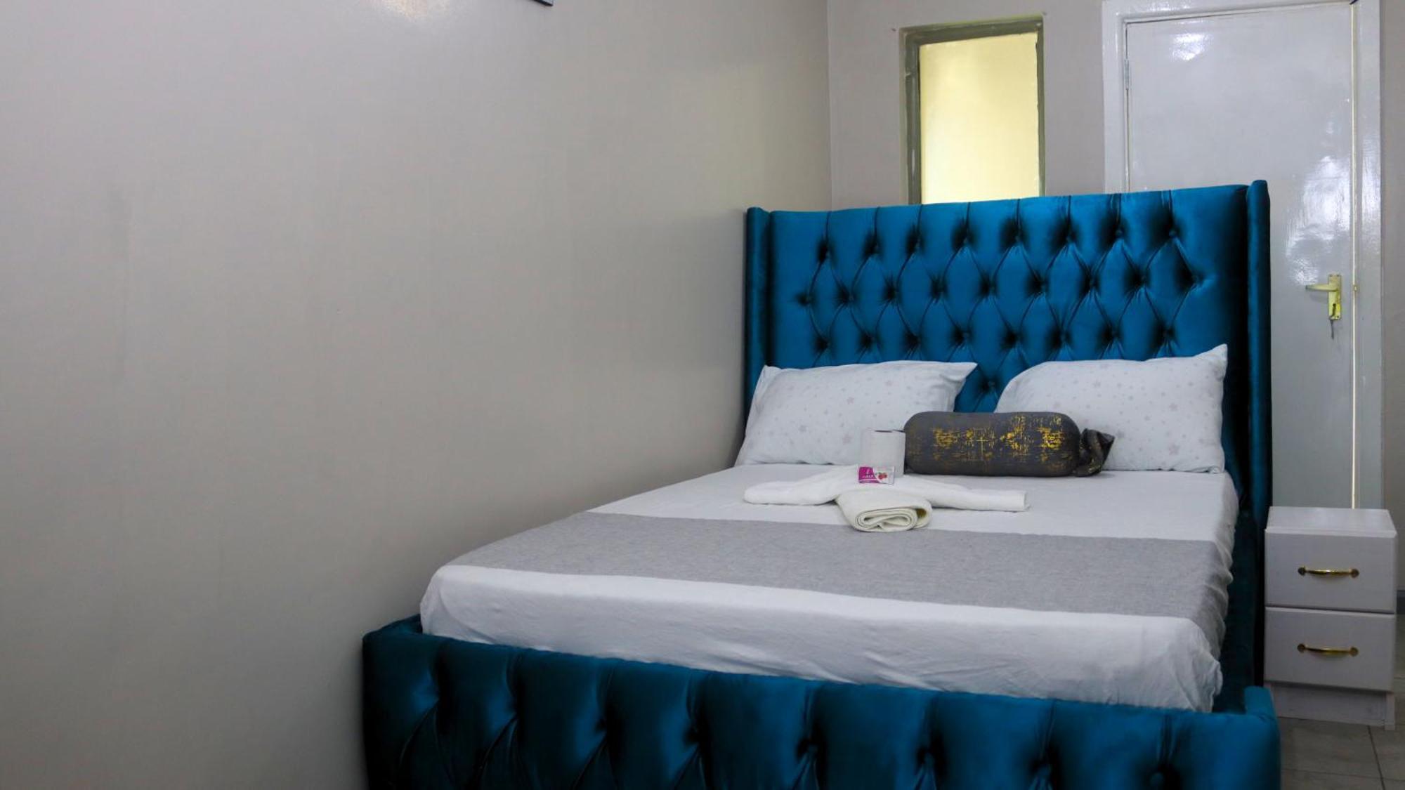 Definitehomes1 - Fully Furnished With A Rooftop Restaurant Near Jkia Airport, Downtown Apartment *