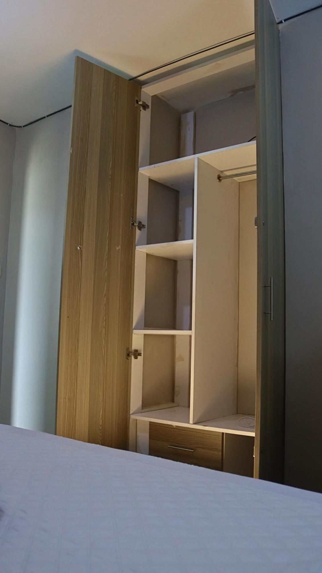 Definitehomes1 - Fully Furnished With A Rooftop Restaurant Near Jkia Airport, Downtown Nairobi