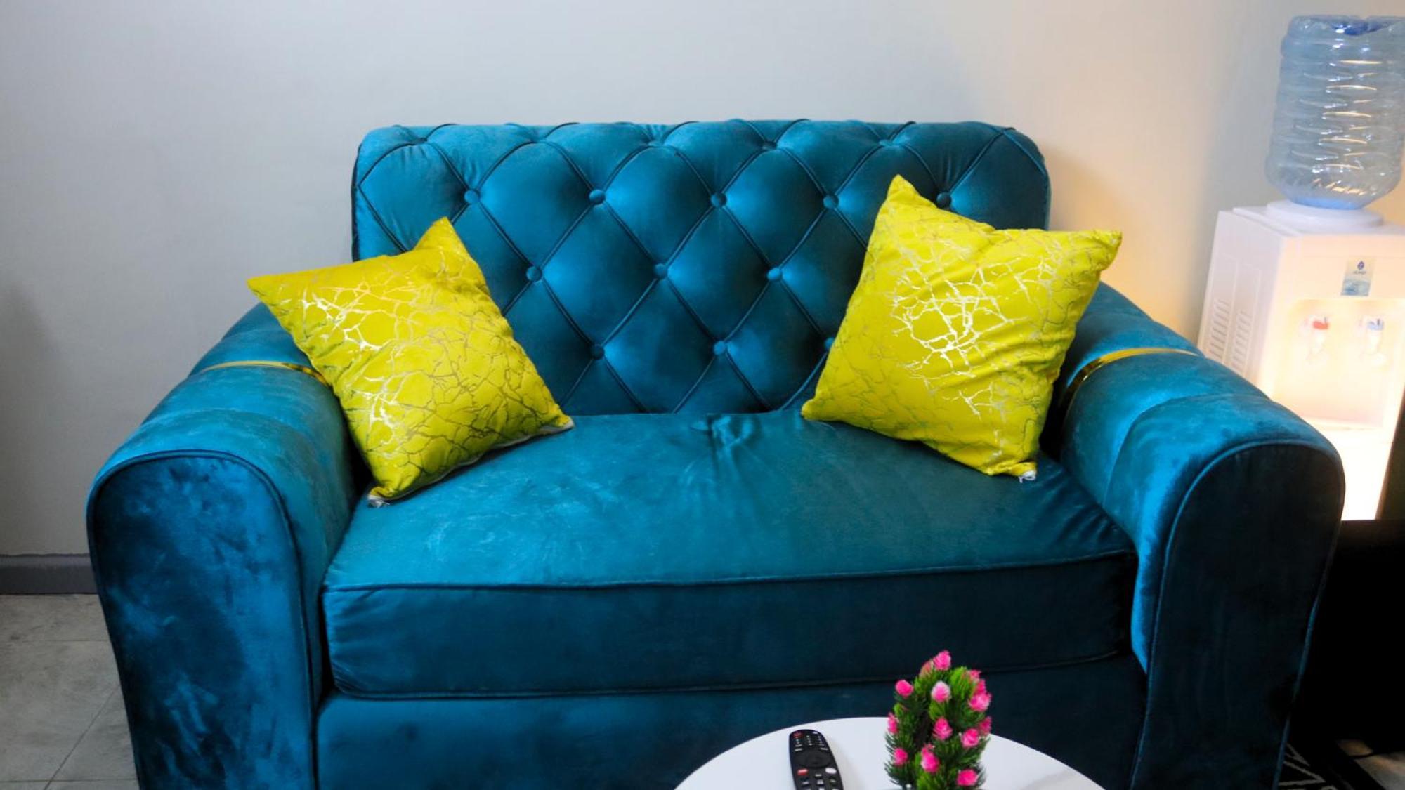 Apartment Definitehomes1 - Fully Furnished With A Rooftop Restaurant Near Jkia Airport, Downtown Nairobi