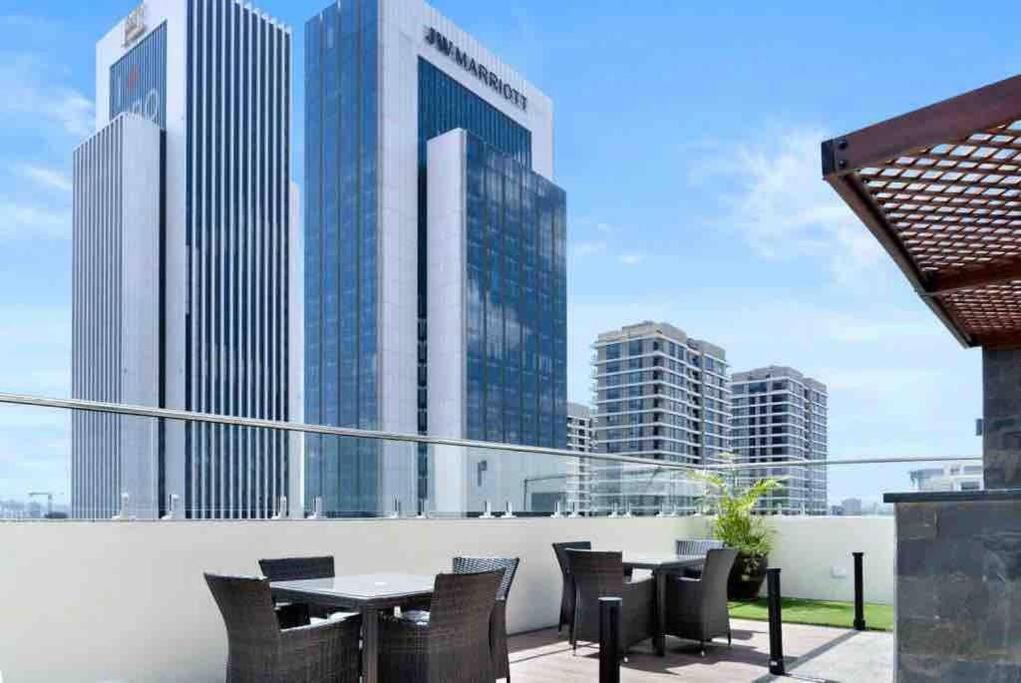 Elite Resience 1 Bedroom With Gym& Pool Apartment