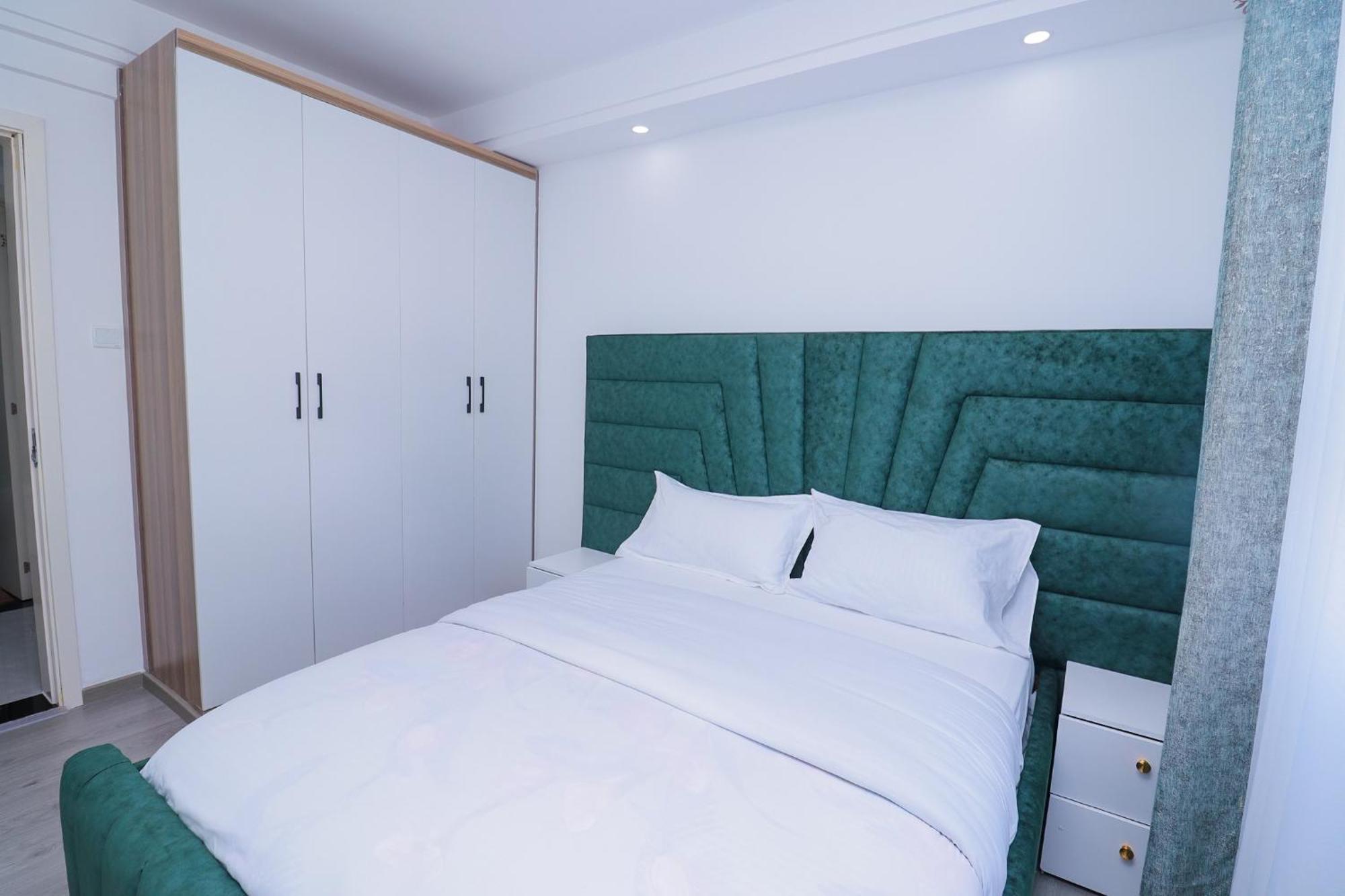 Apartment Skyline Splendor With City Views, Mini Golf, Spa And Restaurant In Kilimani