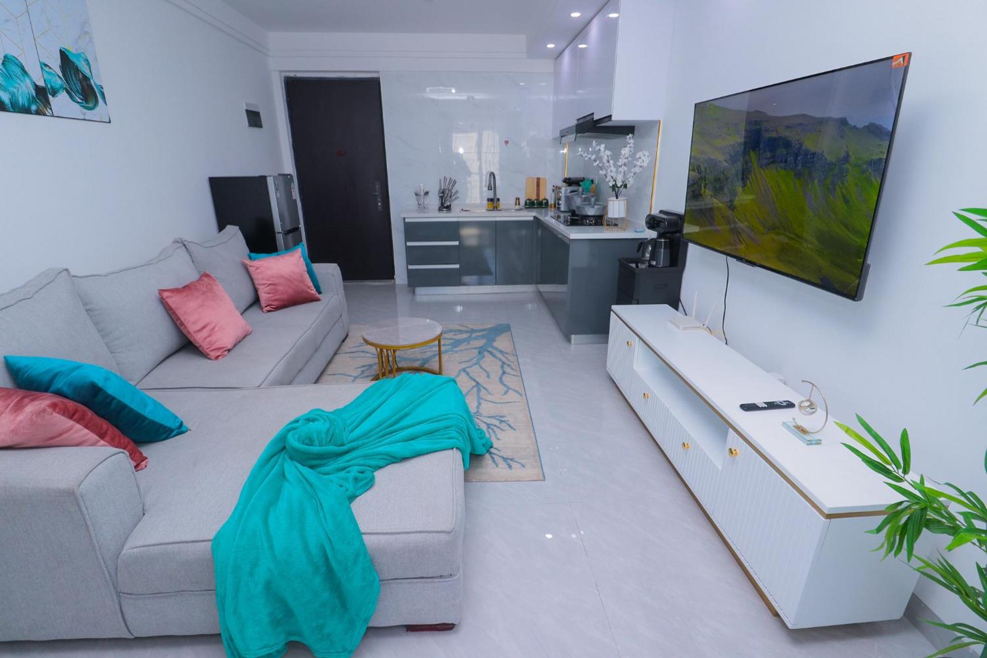 Skyline Splendor With City Views, Mini Golf, Spa And Restaurant In Kilimani Apartment