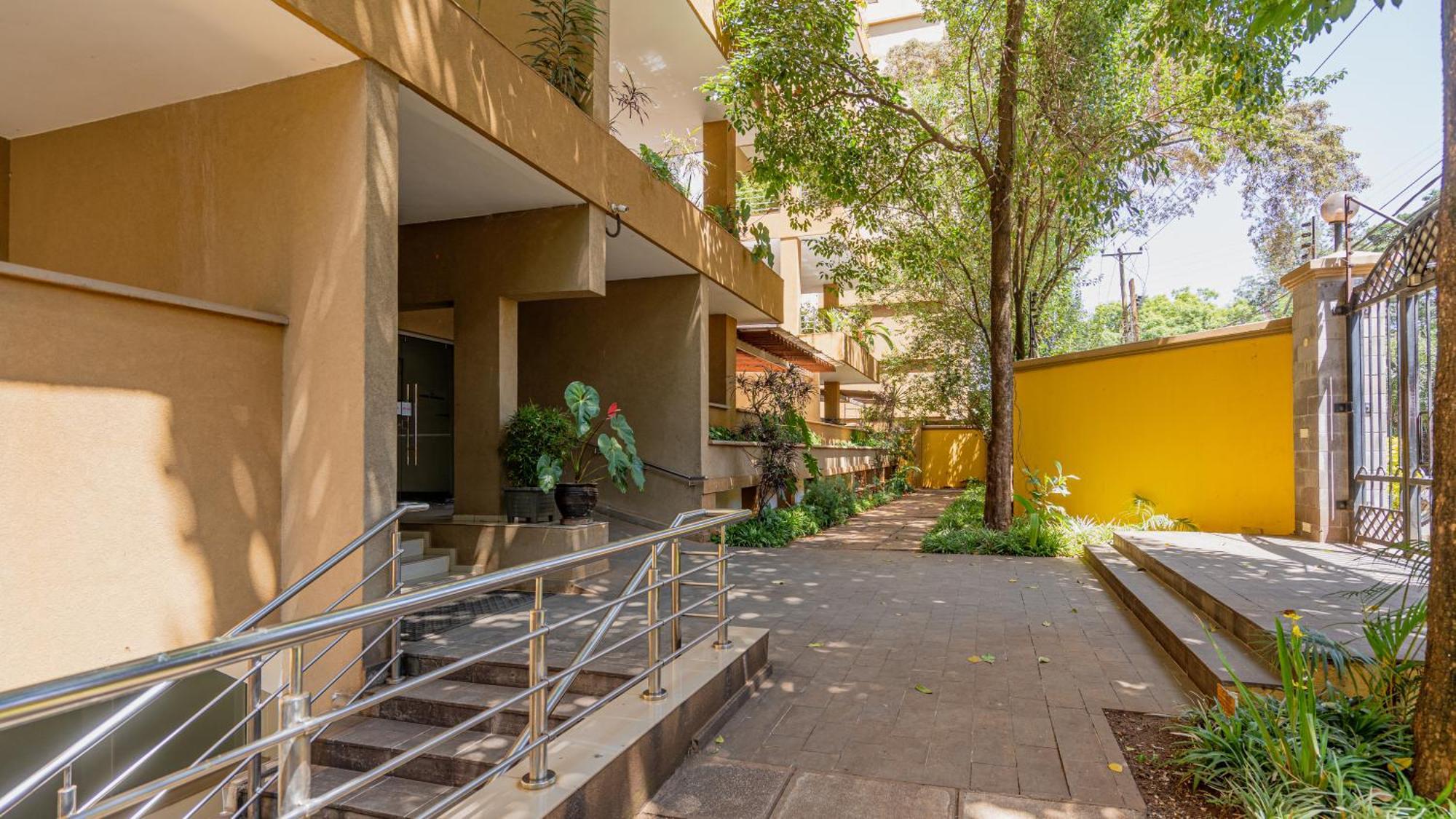 Exquisite 2 Bedroom, Lux Living At Riverside Apartment Nairobi