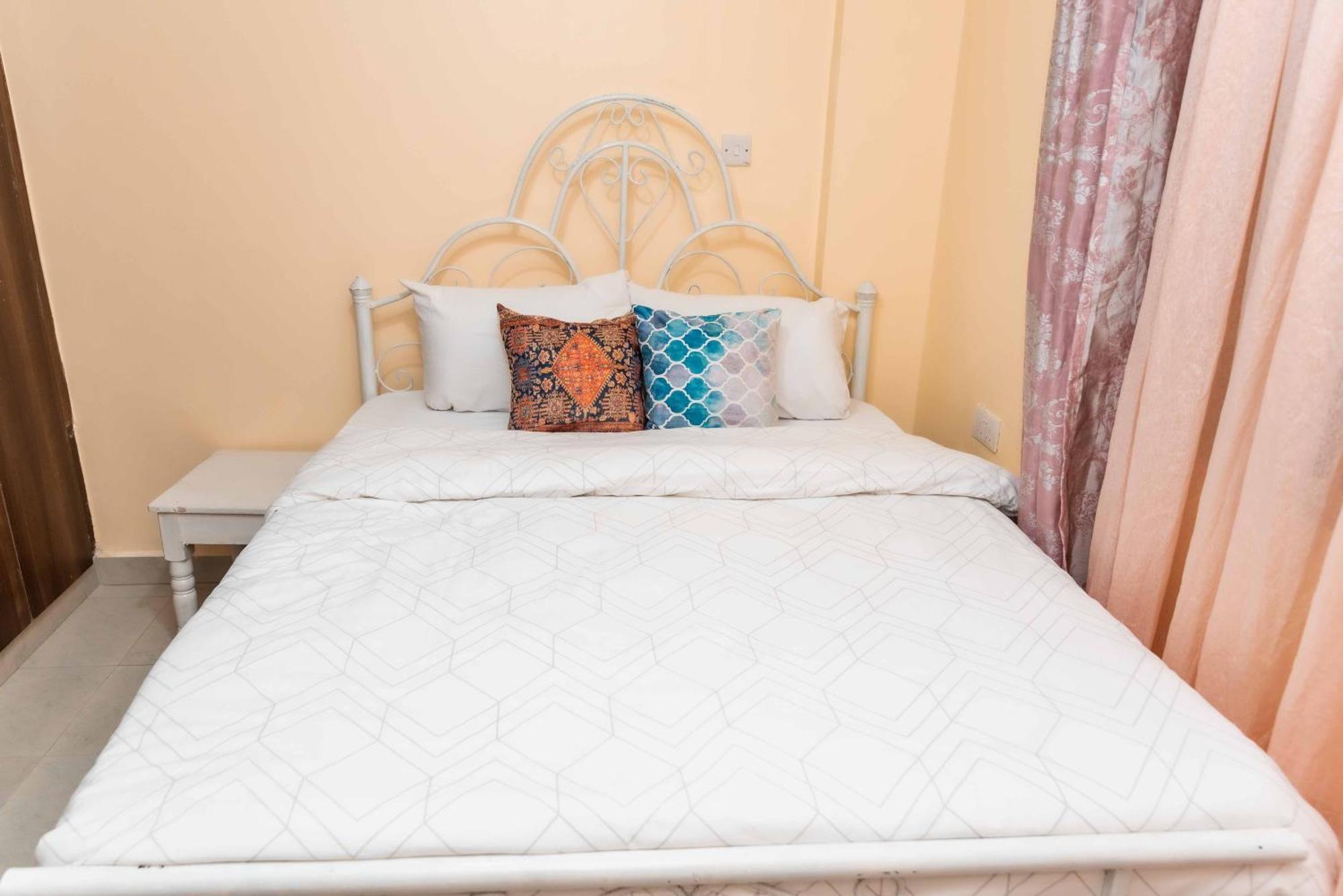 2bed 5 Minute Walking Distance To Cbd/town *