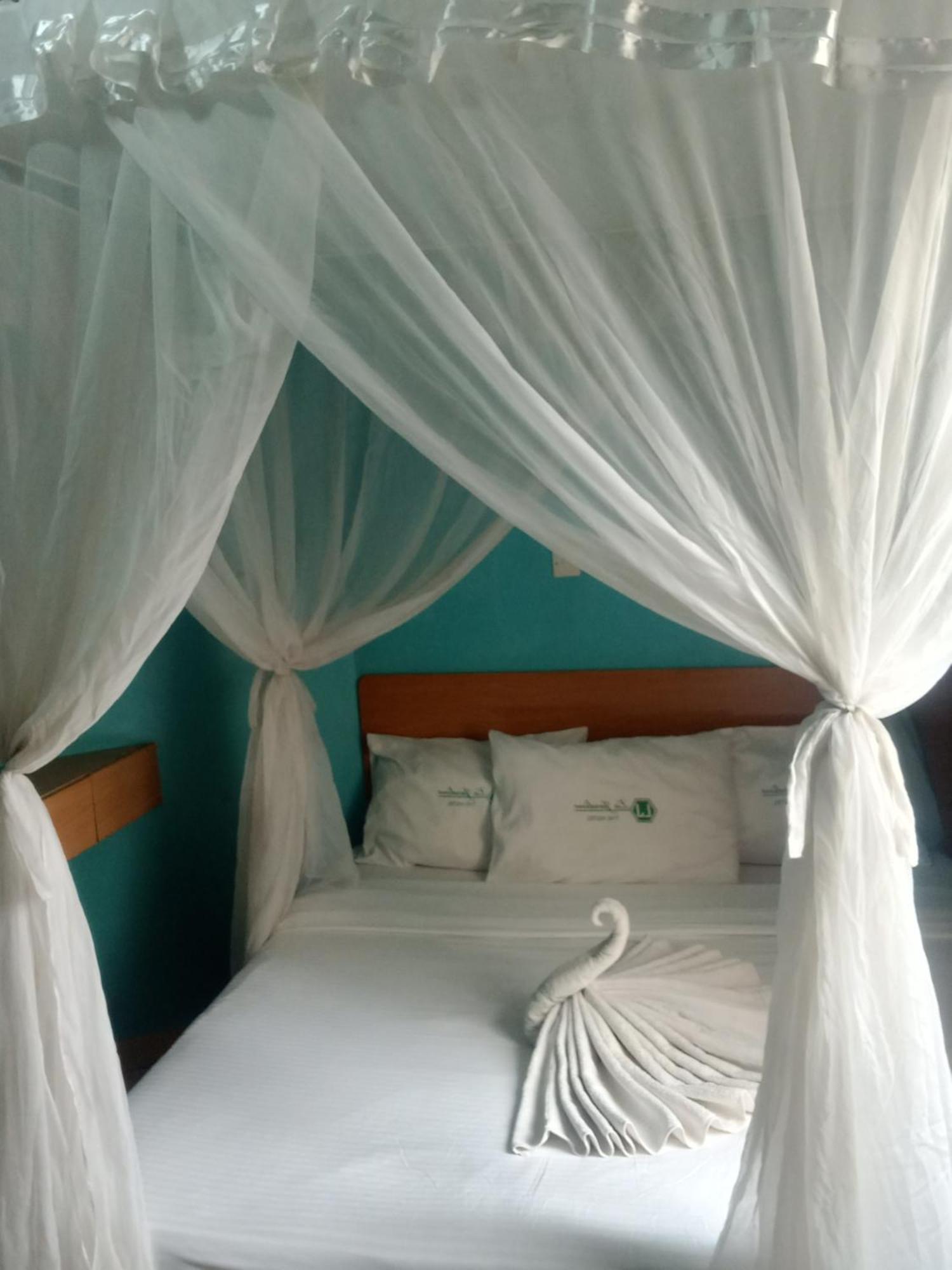 Deka Hotel do amor 2*