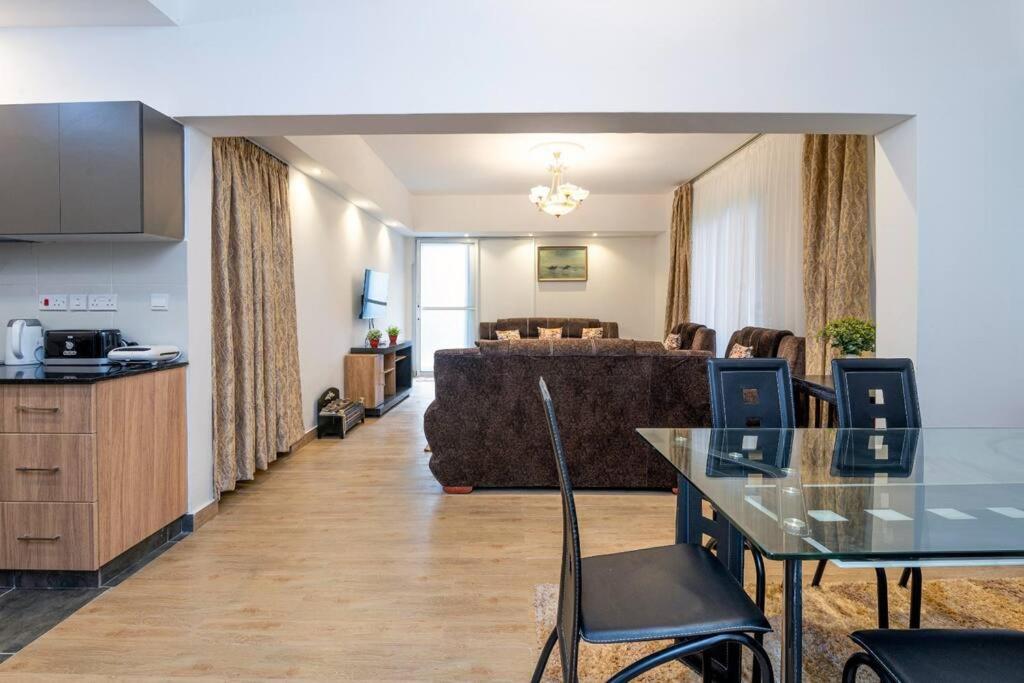 Luxury Oasis: 2 Bedroom Haven In Prime Suburb *