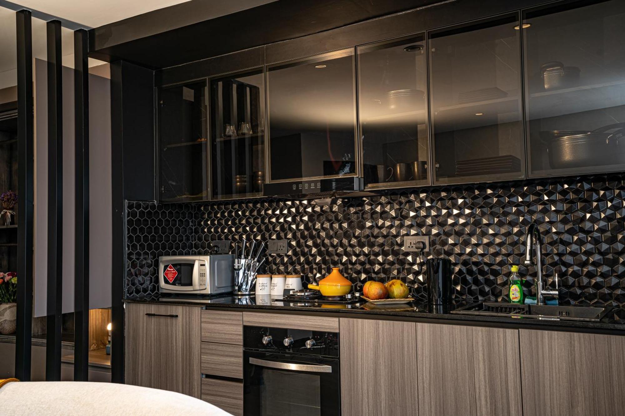 Escada & 2-bedroom, Rooftop Swimming Pool, Gym, Workspace, Wonderiss Homes Westland Living *