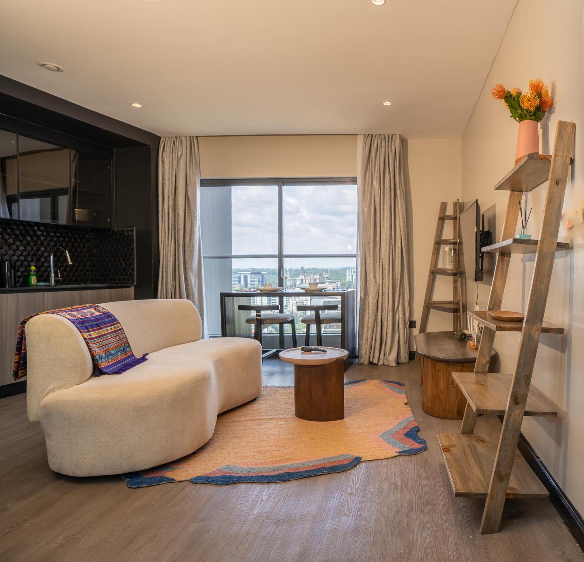 Escada & 2-bedroom, Rooftop Swimming Pool, Gym, Workspace, Wonderiss Homes Westland Living Apartamento *