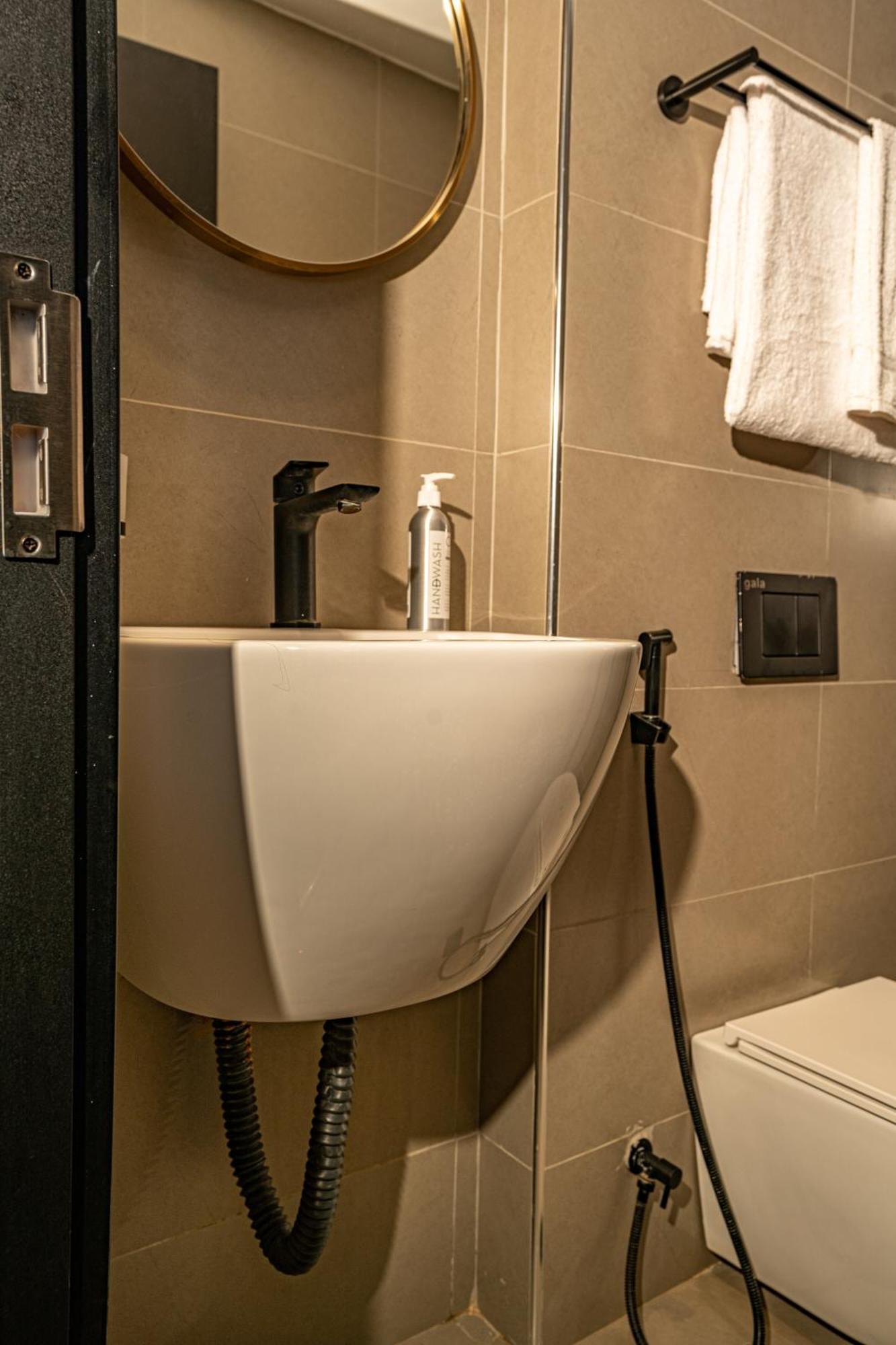 Escada & 2-bedroom, Rooftop Swimming Pool, Gym, Workspace, Wonderiss Homes Westland Living Apartamento *