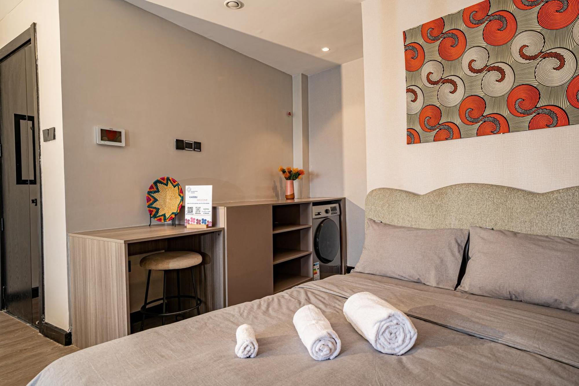 Escada & 2-bedroom, Rooftop Swimming Pool, Gym, Workspace, Wonderiss Homes Westland Living